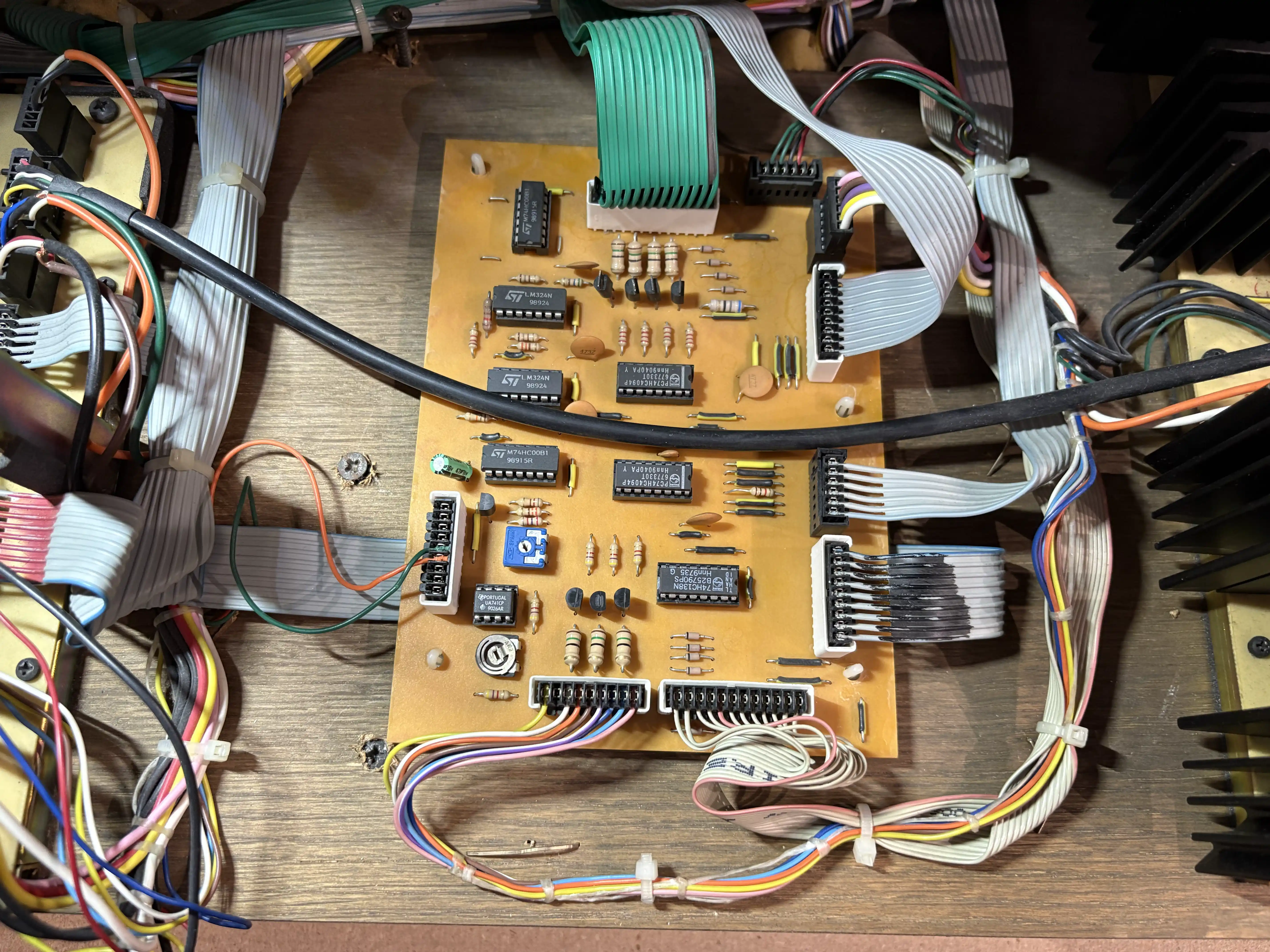 Trabajo técnico sobre placas electrónicas internas
